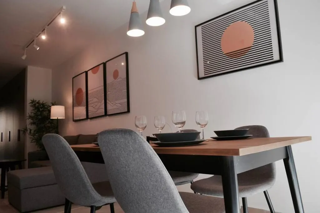 Sliema, Stylish 2 Bedroom Apartment With Parking