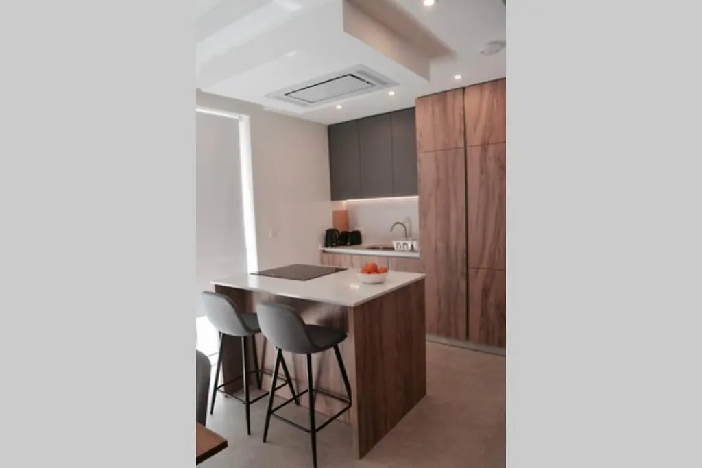 Sliema, Stylish 2 Bedroom Apartment With Parking