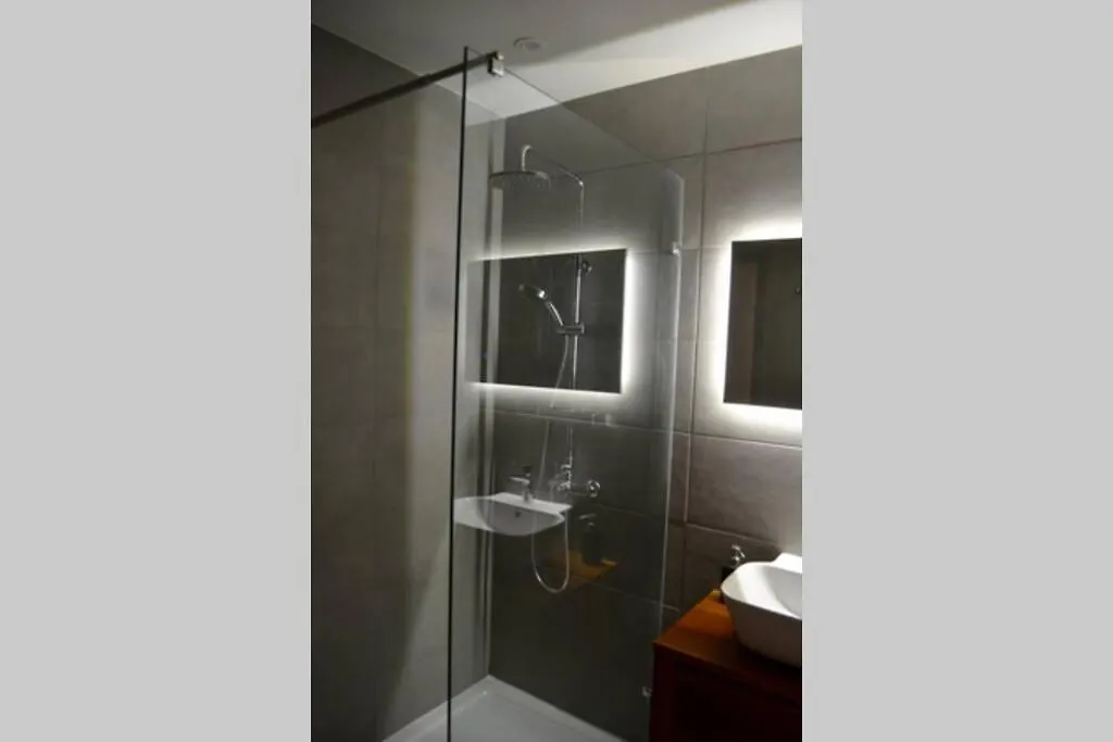 Sliema, Stylish 2 Bedroom Apartment With Parking Sliema