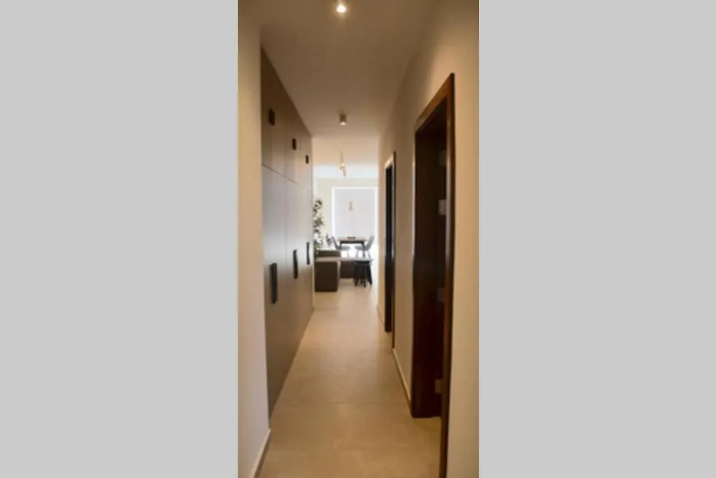 Sliema, Stylish 2 Bedroom Apartment With Parking 0*, Sliema