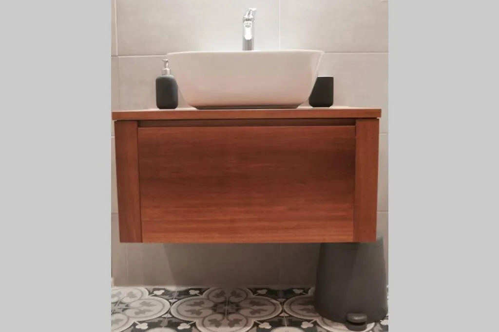 Sliema, Stylish 2 Bedroom Apartment With Parking
