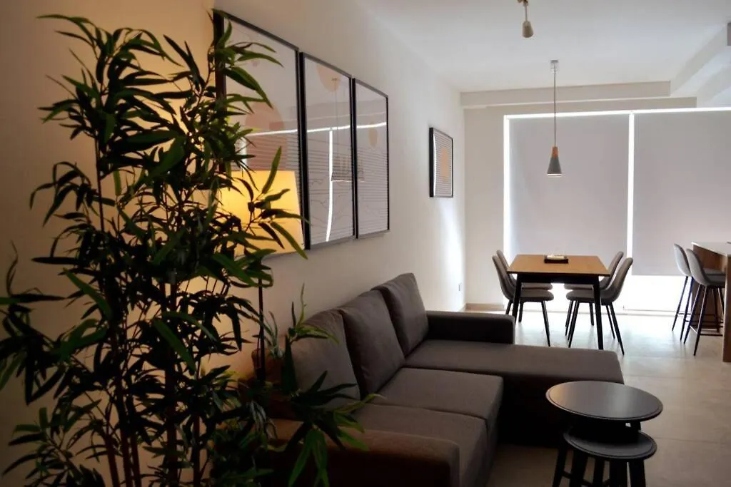 Sliema, Stylish 2 Bedroom Apartment With Parking